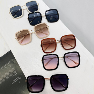 Lunettes de soleil D Brand à monture carrée large, protection UV400, verres type 3, en plastique et métal, unisexe H4-6081 - Product Image 5