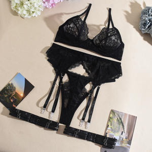 Conjunto de Lencería Sexy de 4 Piezas para Mujer: Sujetador de Encaje Transparente con Aro, Tanga y Liguero - Product Image 5