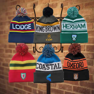 Bonnet d'hiver tricoté de créateur avec logo brodé, pompon sport, personnalisé, camouflage, nœuds, pois, fruits, 100% acrylique - Product Image 2