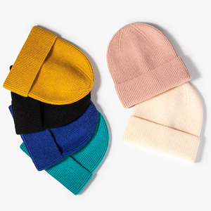 Bonnet d'hiver en acrylique à revers tricoté avec logo personnalisé en vente en gros Bonnet d'hiver chaud tricoté Motif de dessin animé brodé en 3D pour hommes et femmes