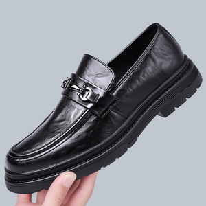 Mocasines de Cuero Casuales de Negocios para Hombre, Punta Redonda, Suela Blanda, Negros y Marrones, con Borlas y Costuras Decorativas, Zapatos de Conducción Modernos - Product Image 1