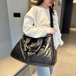 Borsa Sportiva Imbottita Trapuntata Olografica Morbida Leggera <span class=keywords><strong>Impermeabile</strong></span> Grande Capacità con Scomparto per Scarpe - Product Image 2