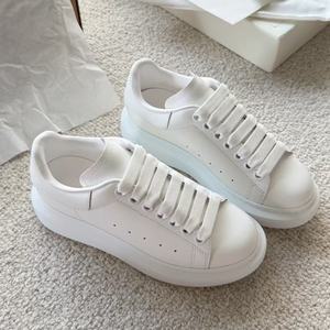 รองเท้าผู้ชายแบรนด์ดีไซเนอร์คุณภาพสูงขายส่ง ระบายอากาศได้ดี พื้นรองรับแรงกระแทก หนังกลับ ปิดหัวรองเท้า สวมใส่สบาย หรูหรา เหมาะสำหรับวิ่งและเดิน - Product Image 2