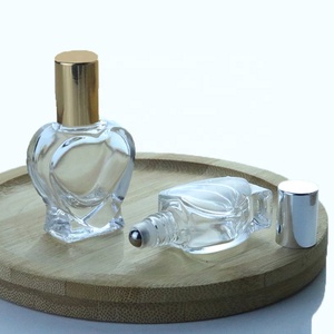 Elegante Flacone Vuoto con Tappo Argento o Oro per Oli Essenziali, 5ml 10ml, Bottiglie Roll-on in <span class=keywords><strong>Vetro</strong></span> Trasparente a Forma <span class=keywords><strong>di</strong></span> Cuore per Profumi - Product Image 1