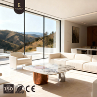 Table basse en marbre naturel de luxe haut de gamme, style luxueux, condo moderne, élégante, blanche, carrée, basse, en laiton