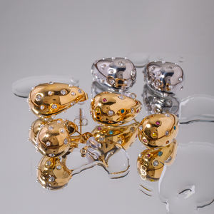 Orecchini a Goccia Punk Placcati Oro 18K, Orecchini a Perno in Acciaio Inox con Zirconia e Perla - Product Image 5