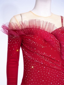 Robe de patinage artistique pour femme, ornée de strass, corsage froncé, jupe à volants, manches longues en maille transparente, pour compétition et performance, personnalisable - Product Image 3