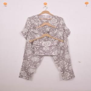 Conjunto de Pijama Floral Estampado a Mano de Calidad Superior - Ropa de Dormir de Algodón Artesanal, Ropa de Dormir y de Estar por Casa para Mujer, Regalo de Verano - Product Image 6
