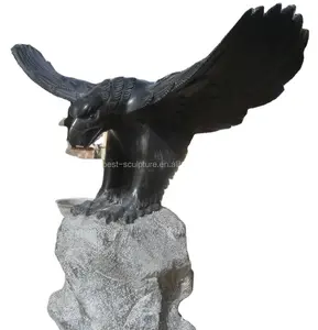 Sculpture de parc animalier en pierre d'aigle grandeur nature en marbre noir