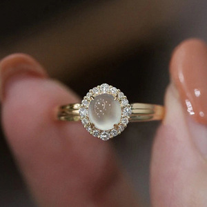 Anello Vintage Stile Pietra di Luna per Donne, Elegante Gioiello da Dito in Stile Corte - Product Image 2