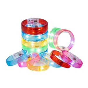 Pulsera LED de Plástico Luminosa Recargable, Duradera, Reutilizable y Portátil para Fiestas de Cumpleaños, Navidad, Bodas, Adolescentes - Product Image 1