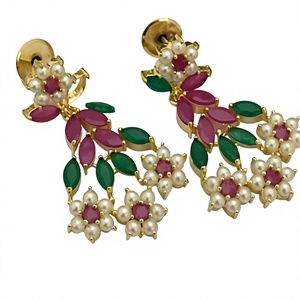 Ensemble de collier et de boucles d'oreilles tendance de haute qualité plaqué or avec des perles de CZ véritables pour un usage moderne en mariage, collection pour femmes - Product Image 2