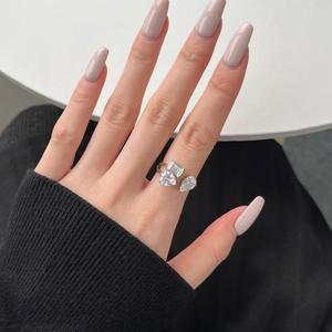 Anillo Clásico de Esmeralda Brillante para Mujer, Chapado en Platino, Plata de Ley 925, con Circonita de Alta Calidad, para Fiestas y Bodas, de UM JEWELRY - Product Image 2