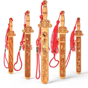 Épée en bois de pêcher Linglong Pavilion 19 cm, gravée au laser, style chinois, ornement décoratif avec pompon rouge - Product Image 1