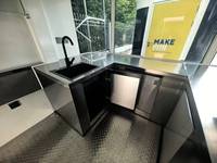 Kiosque de vente mobile personnalisé avec fenêtres à levage hydraulique automatique, en acier galvanisé, design moderne, portable pour école et chambre