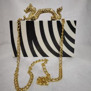 Vente en gros de pochette en résine pure faite à la main sac de soirée transparent à la mode avec motif de cadre pochette boîte transparente colorée - Product Image 2