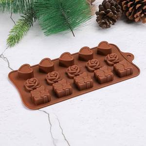 Moule en silicone antiadhésif sans BPA en forme de cœur et de fleur à 15 cavités pour chocolat, certifié LFGB, idéal pour la fabrication de cadeaux DIY - Usine MUYULINS - Product Image 5