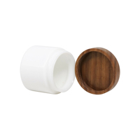 Pot en porcelaine blanche personnalisé emballage cosmétique avec couvercle en bois de noyer conteneur rechargeable pour crèmes baumes et soins de la peau avec logo personnalisé