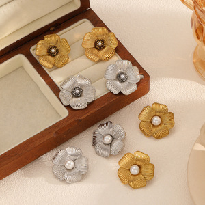 ต่างหูรูปดอกไม้ สแตนเลสสตีล ประดับมุก สีทอง สีเงิน แฟชั่นสำหรับผู้หญิง ของขวัญเครื่องประดับ ต่างหู - Product Image 2