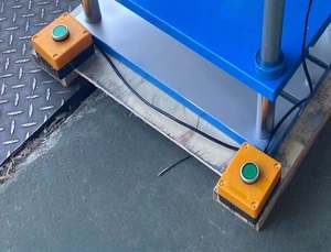 เครื่องเจาะผ้าแบบลมพร้อมอุปกรณ์ปั๊มลาย - Product Image 5