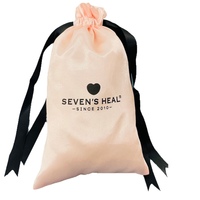 Pochette cadeau en satin avec cordon de serrage, logo personnalisé, sac cosmétique en soie rose avec ruban noir pour l'emballage de parfums, bijoux et produits de beauté
