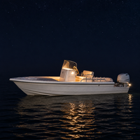 Bateau polyvalent 4,85 m, design console ouverte, largeur 2,1 m, moteur hors-bord 90 CV, 5 personnes, poids 450 kg, console de pont, pêche, batterie 60 Ah