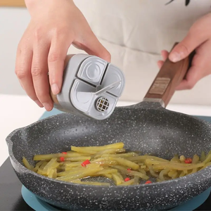 Dispensador de Especias Transparente 4 en 1 con Tapas, Contenedor de Condimentos de 4 Compartimentos, Contenedores para Cocina, Restaurante y Exteriores - Product Image 3