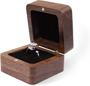 Caja de Anillos de Madera Personalizada, Mini Caja para Anillo de Compromiso con un Solo Compartimento, Caja Cuadrada para Anillos de Boda - Product Image 1