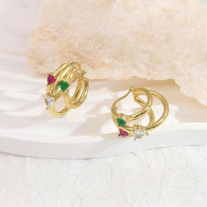 Pendientes de aro de acero inoxidable chapados en oro de 18 quilates con forma de corazón <span class=keywords><strong>Multicolor</strong></span> Zirconia Triple Grab CC Pendientes de aro simples y elegantes - Product Image 3