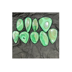 Fourniture en gros de cabochon de quartz de malachite naturelle, pierres précieuses rondes/ovales en vrac pour la fabrication de bijoux au prix de gros - Product Image 1