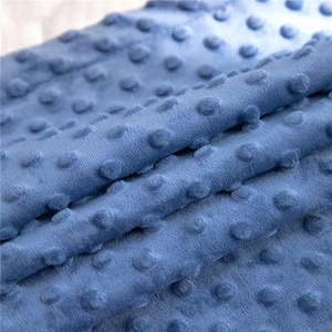 Livraison rapide nouveau-né cadeau 100% Polyester à pois doux <span class=keywords><strong>polaire</strong></span> personnalisé Minky <span class=keywords><strong>bébé</strong></span> <span class=keywords><strong>couverture</strong></span> avec jouets en peluche - Product Image 4
