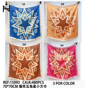 Foulard quadrato 70x70 cm con motivo a stella, accessorio moda per donna - Product Image 3