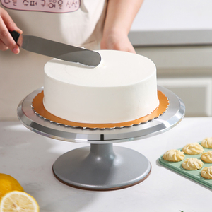 Base Girevole in Metallo Argentato per Decorazione Torte, Strumento da Pasticceria in Lega - Product Image 4