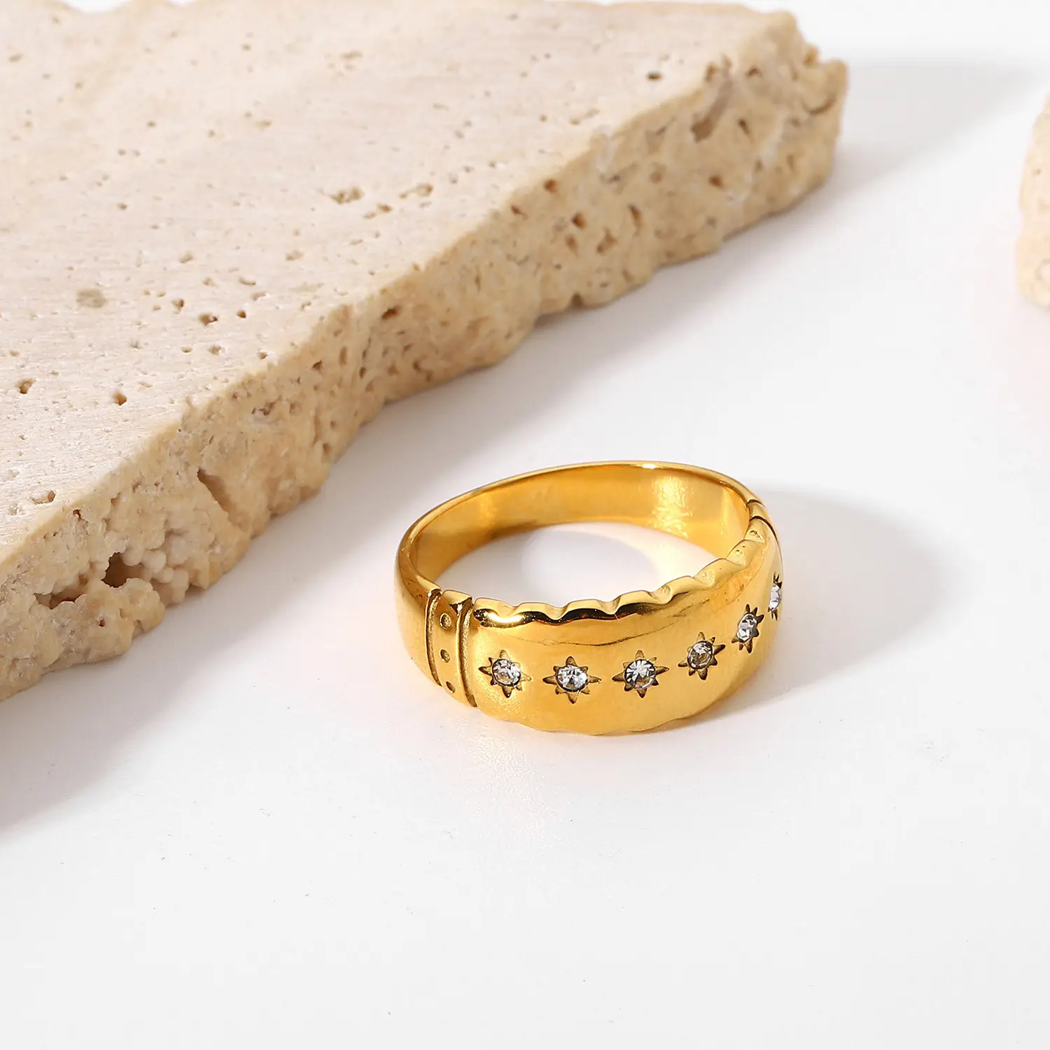 INS style 18k or-plaqué en acier inoxydable femmes de bijoux exquis 6 huit-branches diamant anneau étanche bijoux