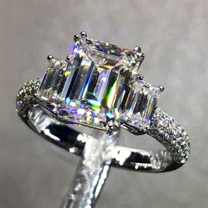 Anello Solitario da Donna con Zirconia Cubica Quadrata Fashion Princess, Fascia in Rame Placcato Rodio, Gioiello Romantico per Fidanzamento e Promessa - Product Image 4