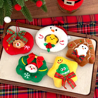 Porte-clés lumineux en peluche de la série Couronne de Noël, écologique, fait main, mignon, pendentif pour sac à dos de fille, ornement de Noël, décoration de canapé, doux