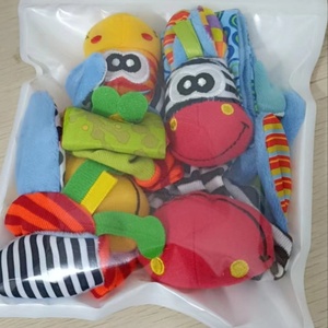 Oferta Especial: Sonajeros de Tela para Bebés con Forma de Pie de Mono y Elefante, 4 Piezas - Product Image 6
