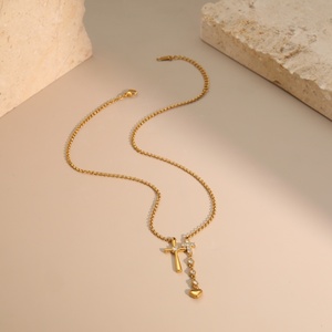 Nuova Collana in Acciaio Inox PVD per Donne, Doppia Croce a Forma di Cuore, Elegante Gioiello per Feste e Uso Quotidiano - Product Image 2