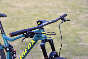 <span class=keywords><strong>Bicicleta</strong></span> <span class=keywords><strong>de</strong></span> Montaña TRIFOX <span class=keywords><strong>de</strong></span> 29 Pulgadas con Suspensión Completa <span class=keywords><strong>de</strong></span> Fibra <span class=keywords><strong>de</strong></span> Carbono, 12 Velocidades, Frenos <span class=keywords><strong>de</strong></span> Disco Hidráulicos, Ruedas <span class=keywords><strong>de</strong></span> Aluminio - Product Image 4