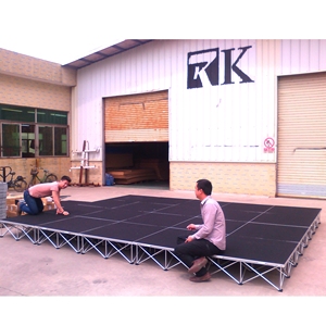 Escenario portátil de aluminio de alta calidad para exteriores, ideal para eventos de coros. - Product Image 6