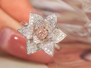 Bijoux de luxe Xinfly, pendentif en or 18 carats personnalisé avec diamant naturel, grand pendentif géométrique en forme de fleur porte-bonheur - Product Image 2