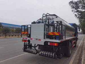 Camion distributeur d'asphalte haute capacité et robuste avec réservoir chauffé et système de pulvérisation automatique pour les grandes constructions routières - Product Image 2