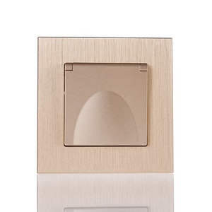 Enchufe <span class=keywords><strong>de</strong></span> Pared Francés 2P+T con Marco <span class=keywords><strong>de</strong></span> Metal Cepillado Negro, Gris y Dorado, Estándar Europeo, IP44, 16A, 250V, con Cubierta Impermeable - Product Image 6