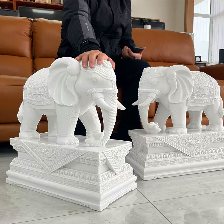 Statua Elefante In Resina Bianca – Scultura Decorativa Moderna Per Soggiorno, Cameretta O Ufficio, Regalo Elegante Per Ogni Occasione