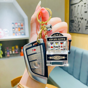 Gepersonaliseerde Sleutelhangers Groothandel Gokautomaat Sleutelhanger Mini Casino Sleutelhanger Kawaii Sleutelhanger Voor Kerst <span class=keywords><strong>Las</strong></span> <span class=keywords><strong>Vegas</strong></span> Feestgeschenken - Product Image 1