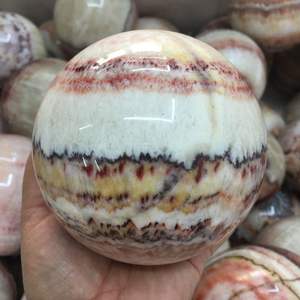 Boule <span class=keywords><strong>de</strong></span> cristal en pierre <span class=keywords><strong>de</strong></span> <span class=keywords><strong>porc</strong></span> naturelle, sphère <span class=keywords><strong>de</strong></span> Calcite tricolore polie à la main pour la décoration, vente en gros - Product Image 4