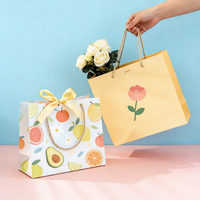 Sacs cadeaux en carton blanc de luxe, durables, écologiques, faits à la main, imprimés de fleurs, avec logo personnalisé, ruban et nœud, vente en gros