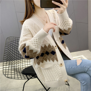 Manteau de pull ample surdimensionné en tricot torsadé à col en V de <span class=keywords><strong>style</strong></span> coréen pour femmes coupe personnalisée avec logo avant à manches longues - Product Image 2