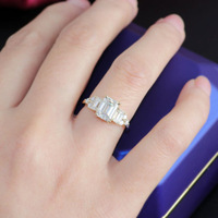 Bijoux de luxe 14K 18k or jaune 6x8mm 2 carats Moissanite 3 pierres taille émeraude bague de fiançailles bijoux
