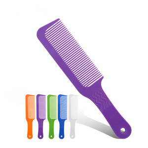 <span class=keywords><strong>Peigne</strong></span> en forme antistatique en fibre <span class=keywords><strong>de</strong></span> carbone du <span class=keywords><strong>coiffeur</strong></span> <span class=keywords><strong>professionnel</strong></span> utilisation <span class=keywords><strong>de</strong></span> salon <span class=keywords><strong>peigne</strong></span> commun ionique avec poignée en plastique - Product Image 6